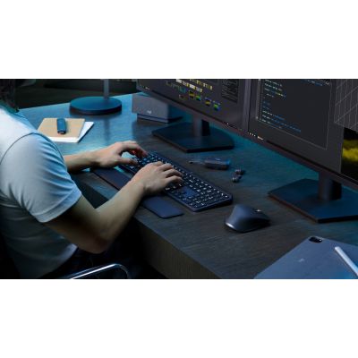 5. MX Keys S Wireless Keyboard and Mouse Set - Graphite, German Version