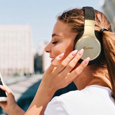 4. Guess Bluetooth on-ear headphones GUBH604GEMK black/black 4G Script