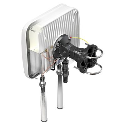 3. QuWireless QuMax PoE/LAN directional antenna, 6 dBi