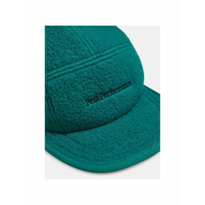 6. Peak Performance Fleece Cap Green
