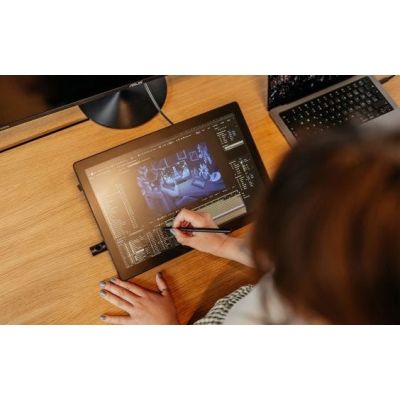 5. Wacom Cintiq 16 - a display tablet for professional graphics applications, Pro Pen 3E pen, Full HD resolution