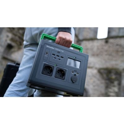 Portable Power Station APC OffGrid 730, 738 Wh lithium-ion, LCD, 2 CEE 7/3 Schuko sockets, Sinewave, 3 USB-A, 2 USB-C, wireless charger