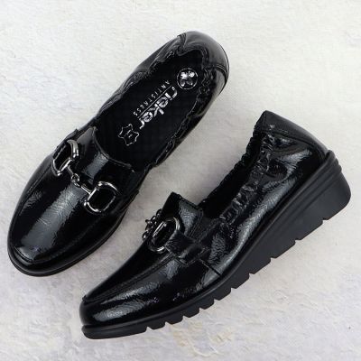 4. Women's patent leather wedge shoes, black, Rieker L5352-00