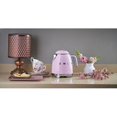 4. SMEG Kettle (KLF05PKEU) mini 0.8L pink