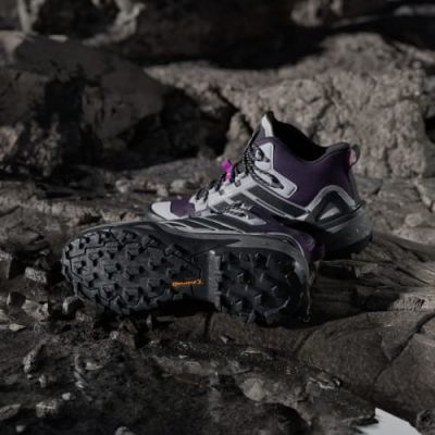 4. Women’s adidas TERREX Skychaser Mid GTX Shoes – aurora plum/carbon/purple burst, size: 41