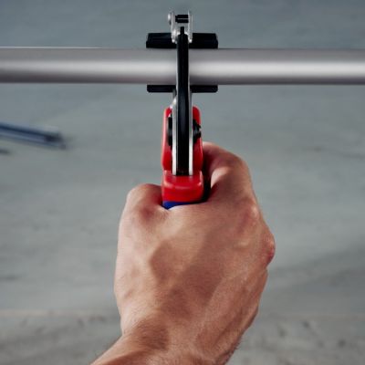 29. KNIPEX PIPE CUTTER FOR COMPOSITE AND PLASTIC PIPES