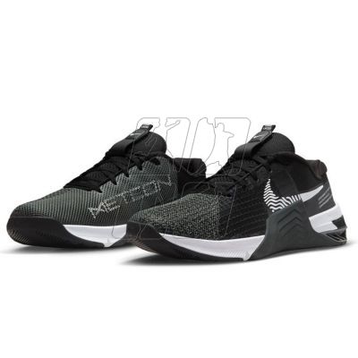 4. Nike Metcon 8 M DO9328 001 shoe
