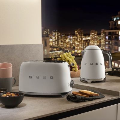 66. SMEG CLF03WHMEU Electric Kettle