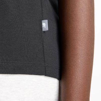 4. New Balance Sport Graphic T-Shirt W WT51540BK