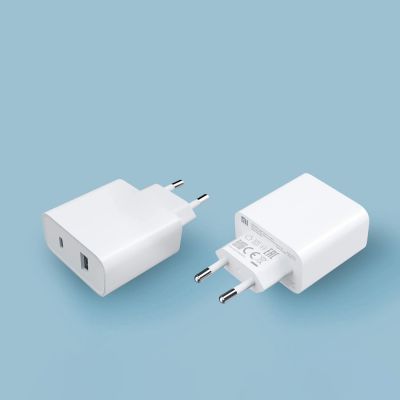 6. Xiaomi Travel Charger Combo fast charger USB-A / USB-C 33W PD white (BHR4996GL)