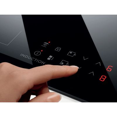127. ELECTROLUX LIT30230C Induction Hob
