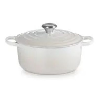 6. Le Creuset 21177247164430 cauldron 4.2 l White