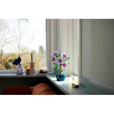 4. LEGO 10372 Botanical Collection - Hibiscus