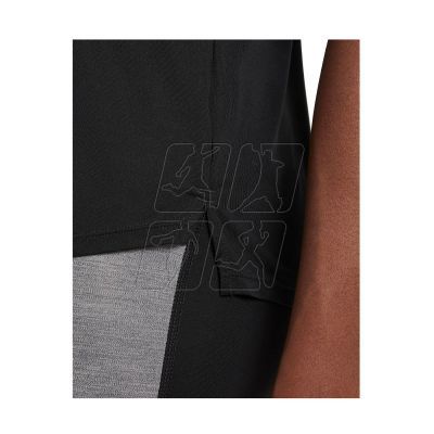 4. Nike Dri-FIT One W DD0638-010 T-shirt