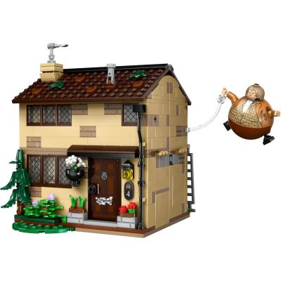 4. LEGO Harry Potter 76451 Privet Drive: Aunt Marge's Visit