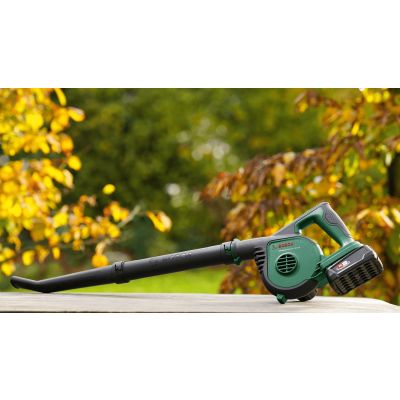 7. Bosch Cordless Blower 06008A0600