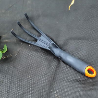 13. CLAWS GARDEN CULTIVATOR