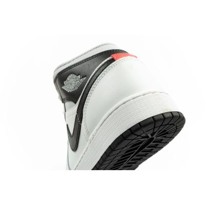 7. Nike Air Jordan 1 women's high-top sports shoes fashionable sneakers white black