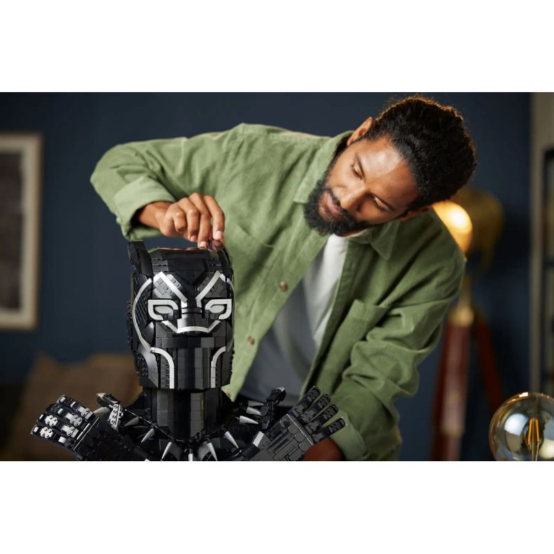 12. LEGO 76215 Marvel Super Heroes - Black Panther