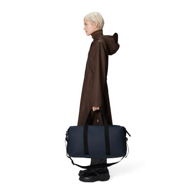 5. Rains travel bag 27x52x26 cm 37 L RAINS HILO WEEKEND BAG W3 14200 47 NAVY
