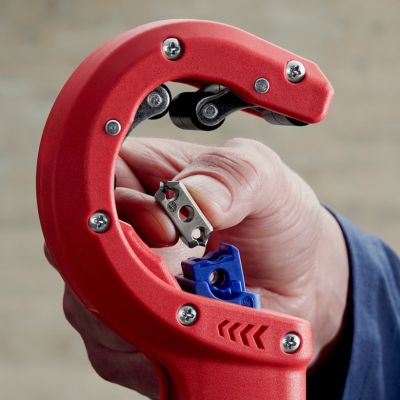 26. Knipex 90 23 01 BK hand pipe cutting tool Pipe cutter