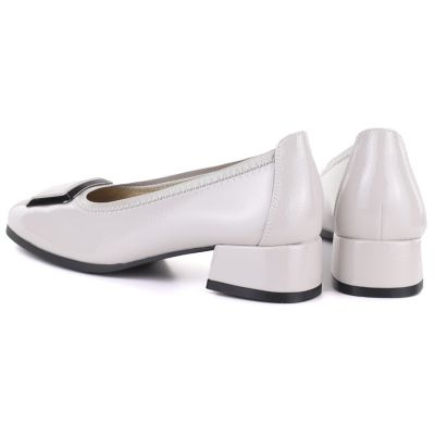 4. Vinceza 18129 Gray Leather Low Heel Pumps