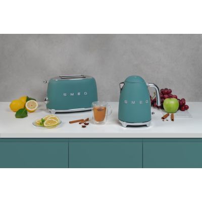 10. Smeg Wasserkocher 50s Style Emerald Green Kettle
