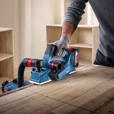 8. Bosch GHO 185-LI Black, Blue 14000 RPM