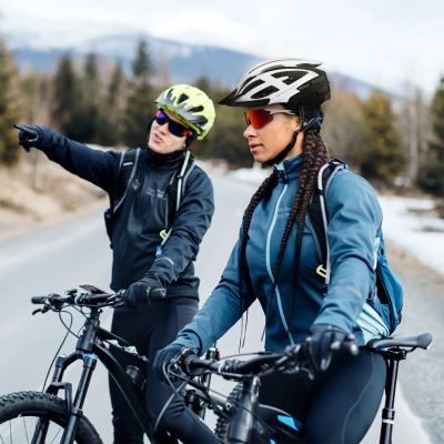 12. Wozinsky MTB Bike Helmet with Removable Visor and Rear USB Light L - Black and White