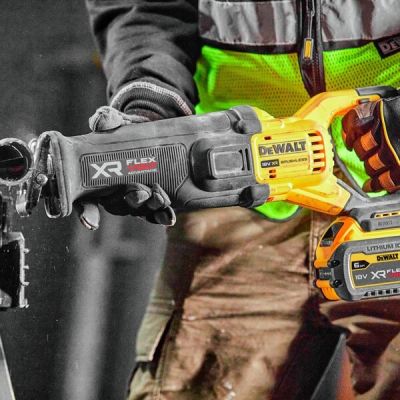7. 18V XR FLEXVOLT ADVANTAGE DCS386NT Reciprocating Saw