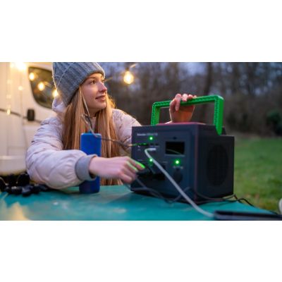 14. Portable Power Station APC OffGrid 730, 738 Wh lithium-ion, LCD, 2 CEE 7/3 Schuko sockets, Sinewave, 3 USB-A, 2 USB-C, wireless charger