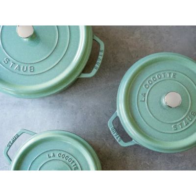 8. STAUB 40508-707-0 round cast iron pot - mint 6.7 ltr
