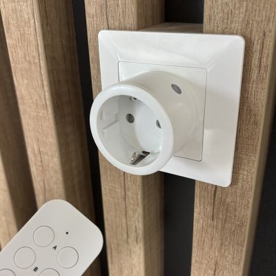 5. Entac ES-3S-RC Power Plug Adapter White