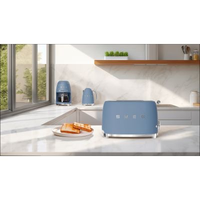 16. SMEG KLF03SBMEU Electric Kettle