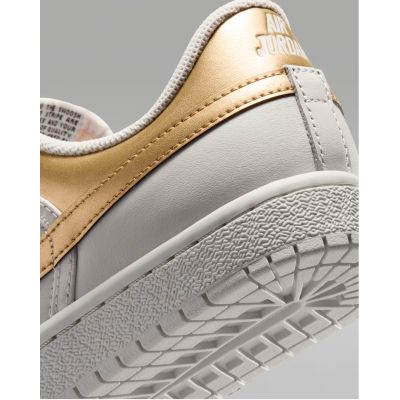 8. NIKE WMNS AIR JORDAN SKYLINE LOW LE women's shoes (IQ6586-100)