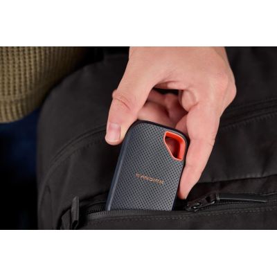 4. SanDisk Extreme Portable SSD (V3) 4TB USB Type-C USB 3.2 Gen 2x2 Red, Blue