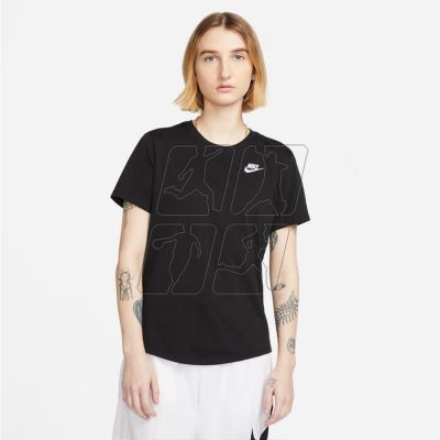 2. Nike Sportswear T-shirt W DX7902-010