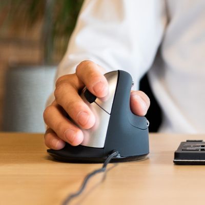 35. Ergonomic mouse for right-handed users R-Go Pele HE USB large black/silver retail