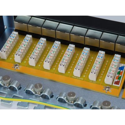 6. equip Pro - Patch panel - CAT 6a - RJ-45 X 24 - 1U - 48.3 cm (19")