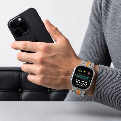 5. Tech-Protect Stainless Band for Apple Watch 44 / 45 / 46 / 49 mm – silver-orange