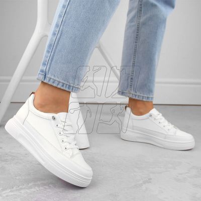 2. Vinceza W JAN312 sports shoes, white