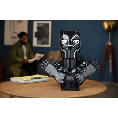 10. LEGO 76215 Marvel Super Heroes - Black Panther