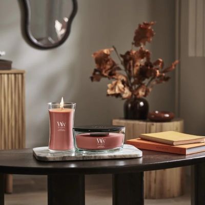 2. Medium candle HOLIDAY GARLAND WOODWICK