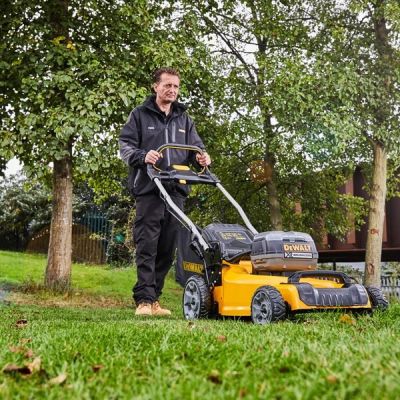 3. DeWalt DCMW564P2-QW Brushless Lawn Mower (480 mm)