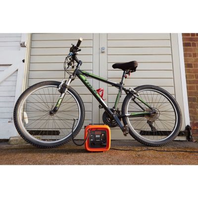 2. BLACK+DECKER Automotive ASI400-XJ car air compressor