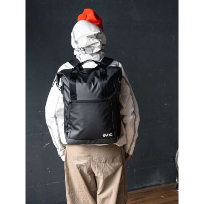 3. EVOC Tote Backpack 18 carbon gray - black