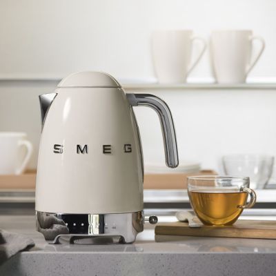 16. SMEG KLF04CREU electric kettle cream