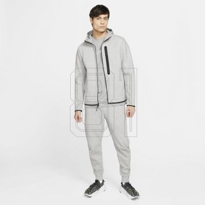 16. Nike Sportswear Tech Fleece M DD4688-010 sweatshirt