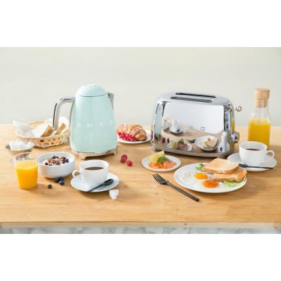 20. SMEG TSF01PGEU toaster pastel green