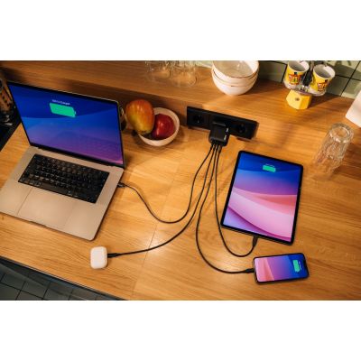 12. Verbatim Mini GaN Charger 100W 3xUSB-C PD, 1xUSB-A QC 3.0